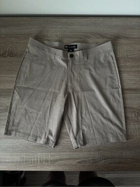TravisMathew Golf Shorts Men’s 34 Tan/Beige Plaid Performance Chino